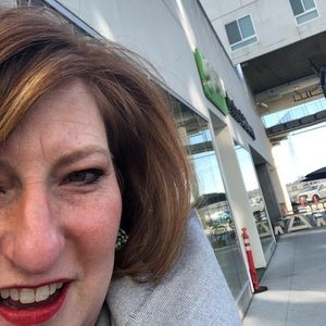 Meet your Posher, Elizabeth